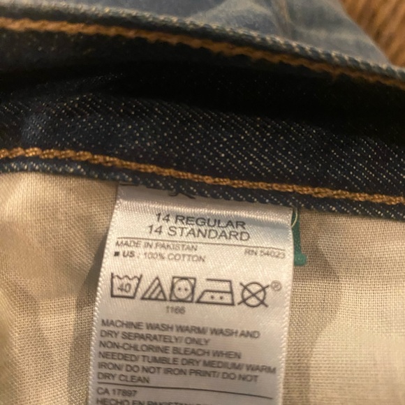 Old Navy Boyfriend Denim Shorts-Size 14 - Picture 3 of 6